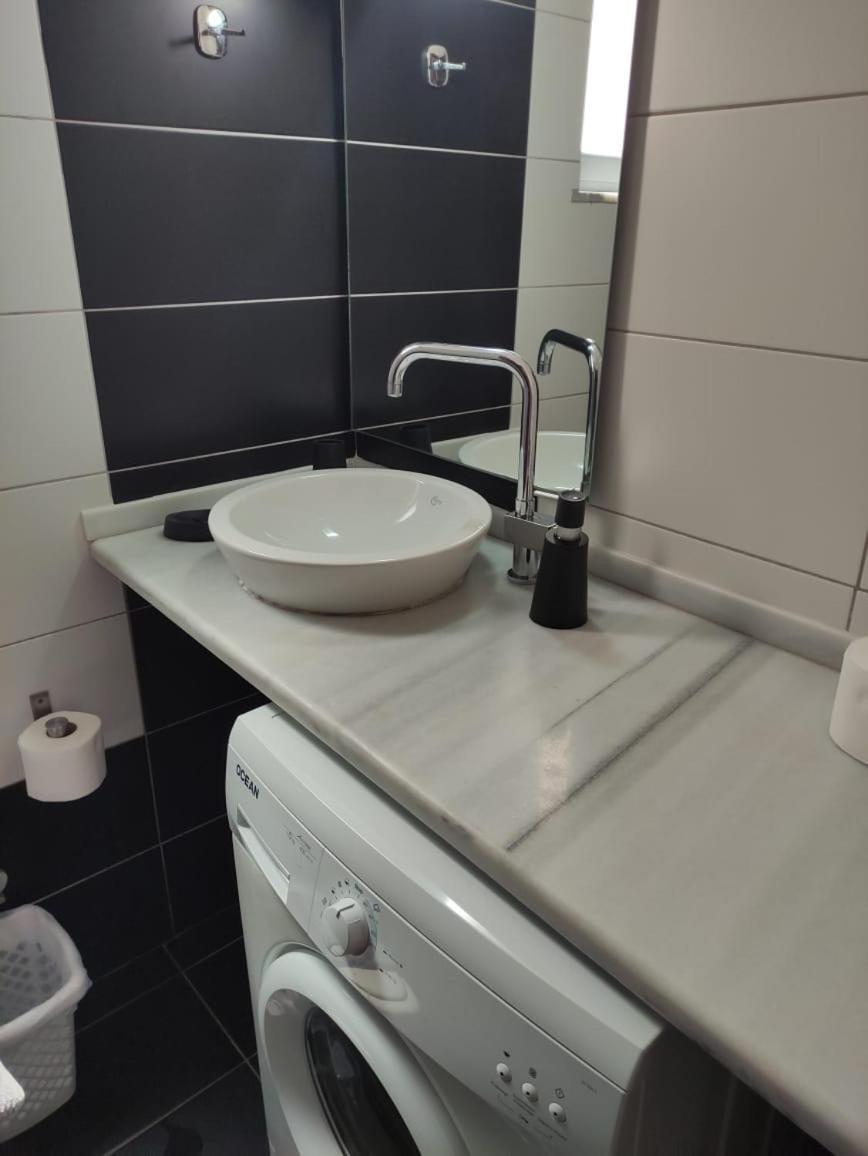 סרנדה Adam Apartments מראה חיצוני תמונה