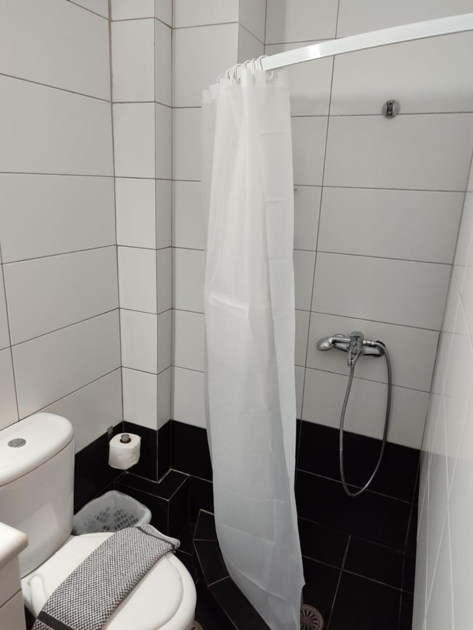 סרנדה Adam Apartments מראה חיצוני תמונה